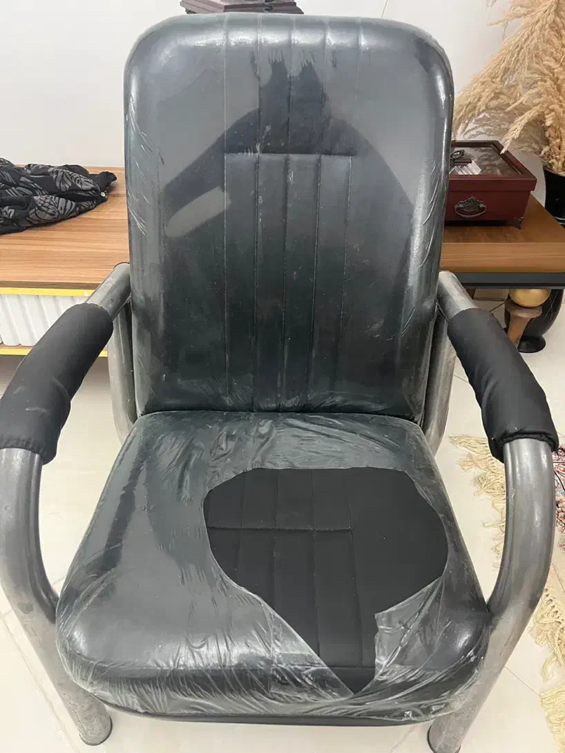 دو عدد صندلی نو فروشی|صندلی و نیمکت|ساری, |دیوار