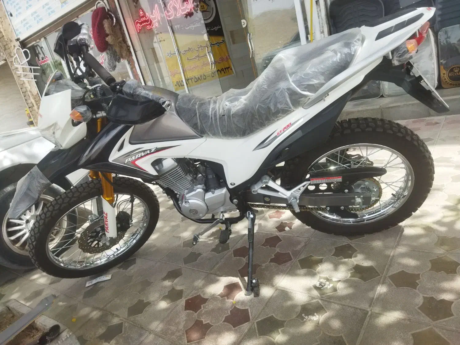 تریل پرواز مدل ۴۰۱ در حد|موتورسیکلت|تربت‌حیدریه, ده پائین|دیوار