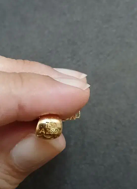 آویز طلا الیزابت نو نو+تعدادی آویز و زنجیر ۱۸ عیار|جواهرات|اردبیل, |دیوار