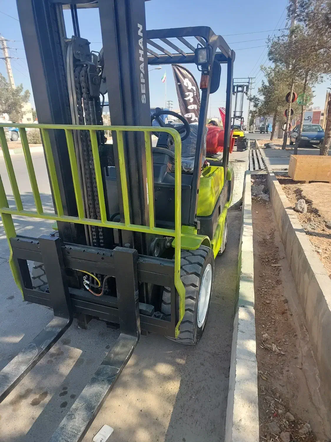 سپاهان کلارک ۳ تن با دکل استثنایی|ماشینآلات صنعتی|رباطکریم, شهرک صنعتی پرند|دیوار