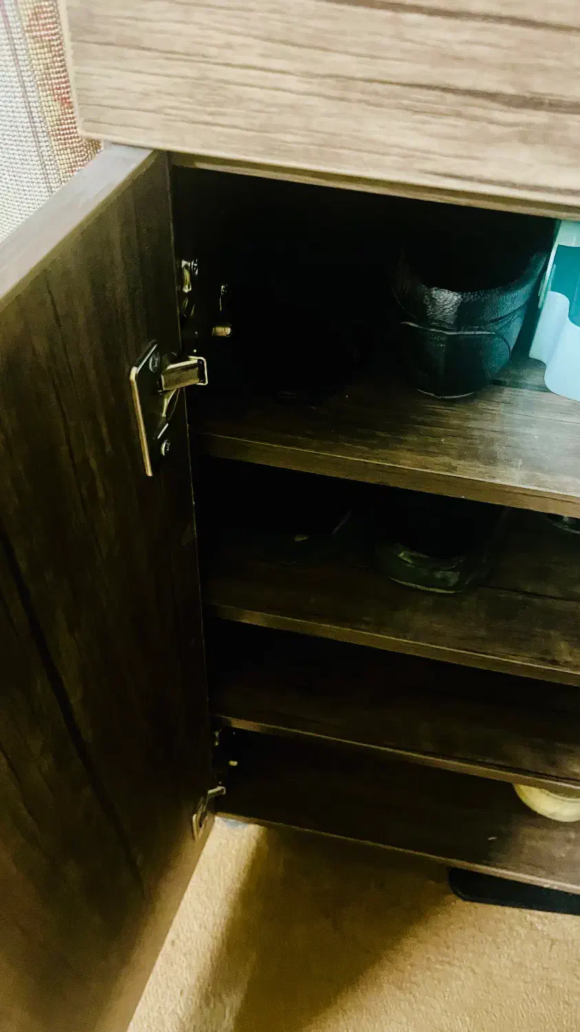 جاکفشی|جاکفشی، کمد، دراور|نیشابور, میدون بار|دیوار