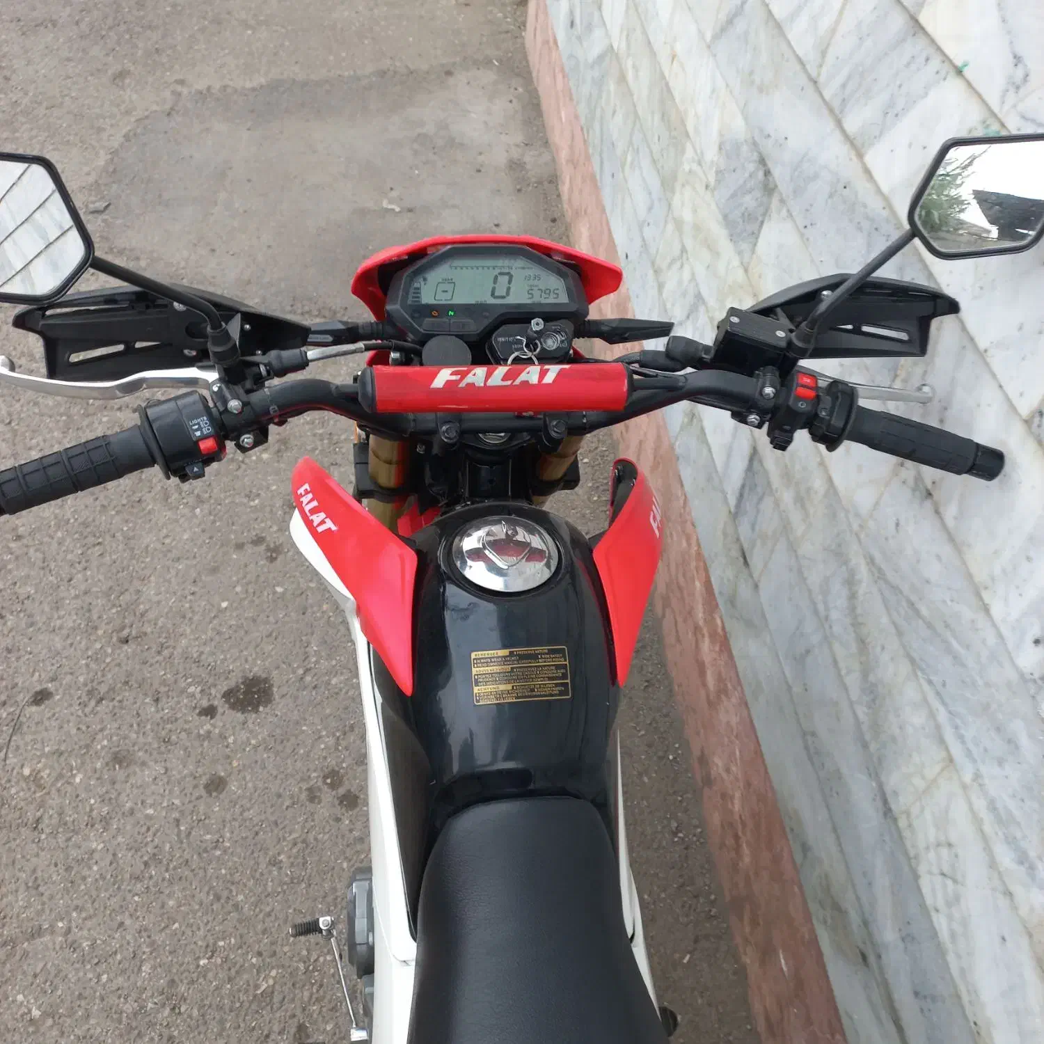 ۲۰۰ فلات سی آر اف|موتورسیکلت|بابل, |دیوار