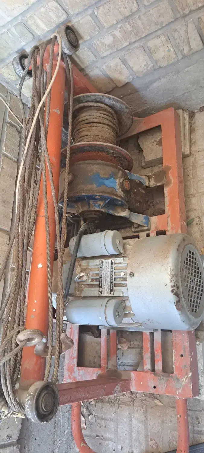 آگهی بالا بر با مشخصات روی خودش|مصالح و تجهیزات ساختمان|شاهینشهر, مخابرات (شهید بهشتی)|دیوار