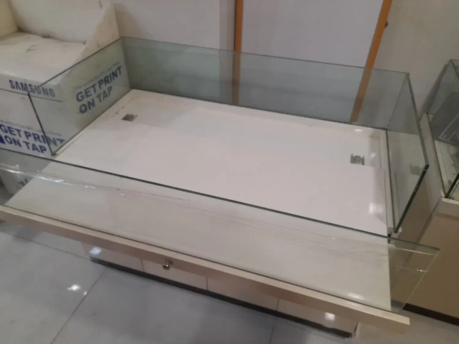 میز مخصوص فروشگاه موبایل|فروشگاه و مغازه|شهرضا, |دیوار