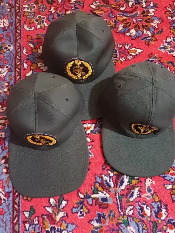 کلاه نظامی|لباس|اصفهان, هوانیروز|دیوار