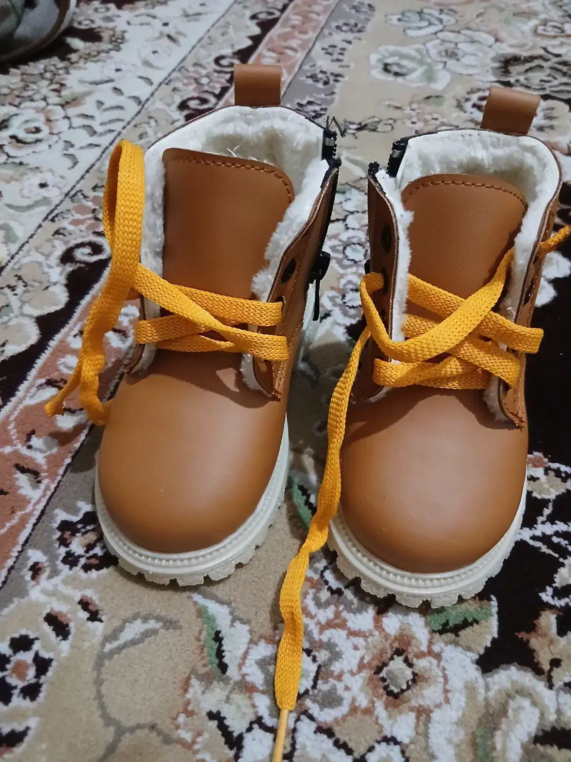 کفش قیمت ۴۰۰هزارسالم چون پسرم کفش کوچک بود|کیف، کفش، کمربند|ورامین, ورامین|دیوار