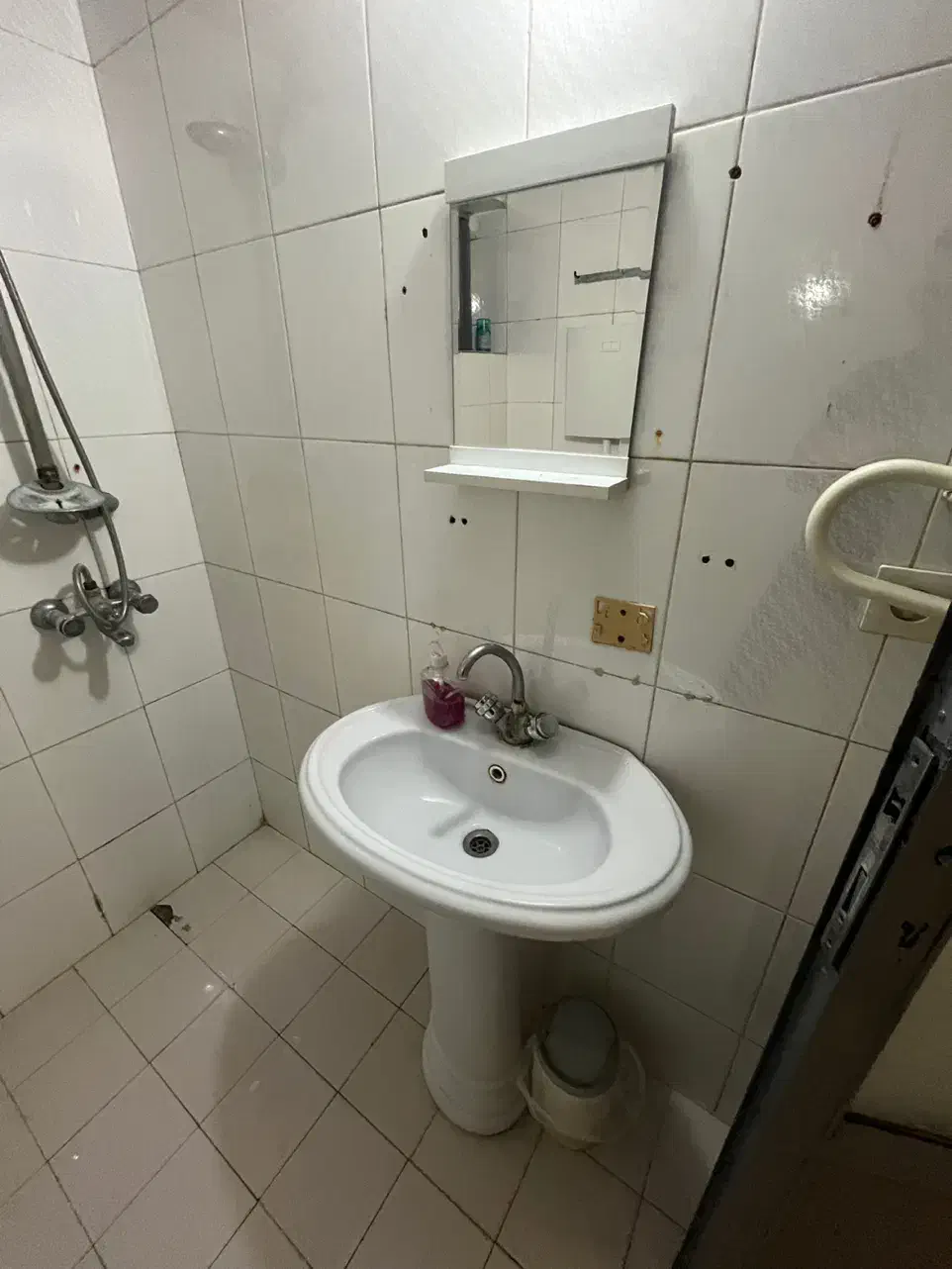 روشویی و توالت فرنگی|لوازم سرویس بهداشتی|نوشهر, |دیوار