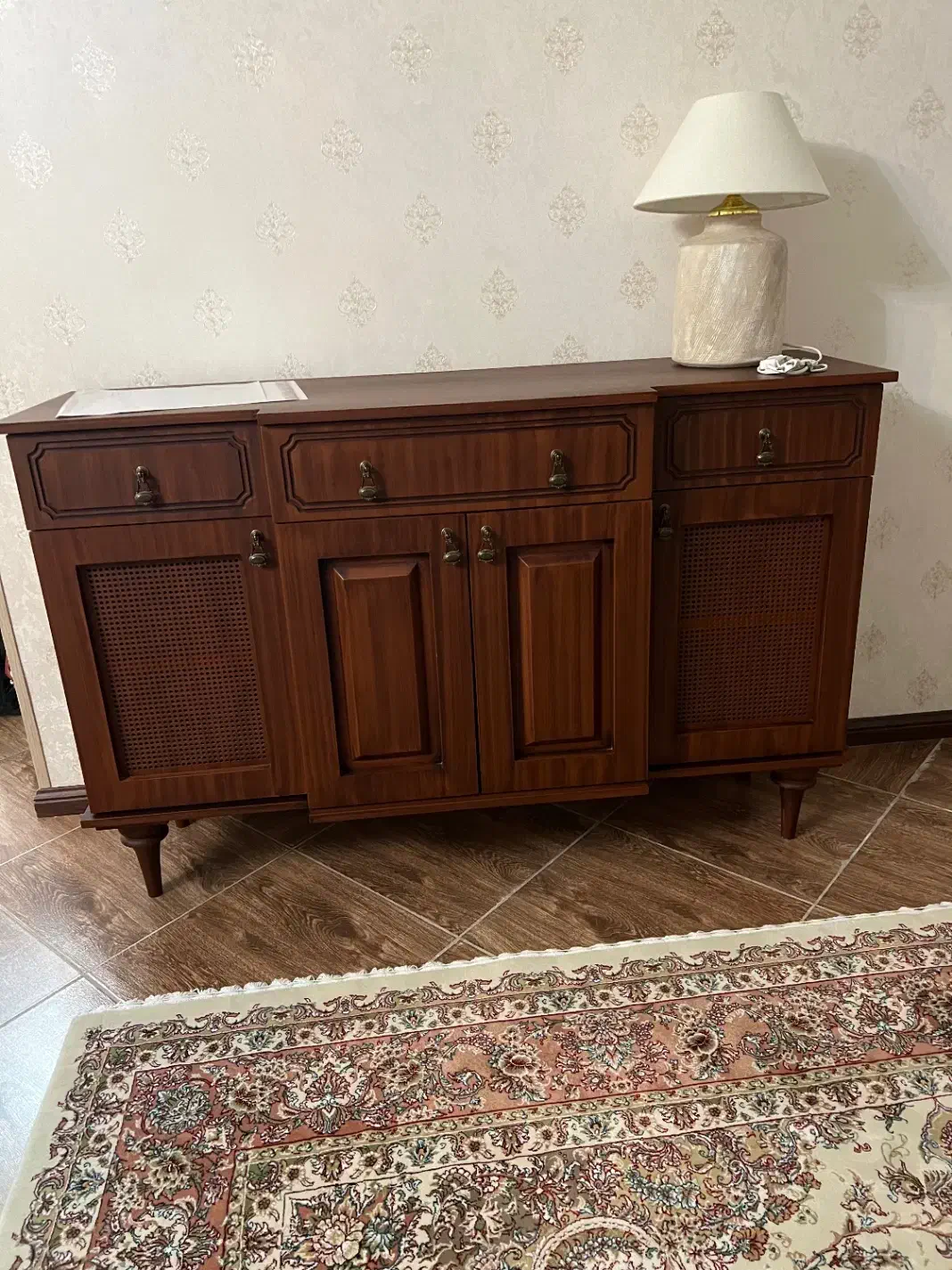 مبل ۷ نفره چوبی|مبلمان خانگی و میز عسلی|ماهدشت, |دیوار