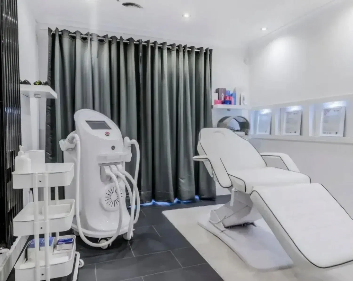 نیازمند پزشک جهت همکاری در کلینیک مجهززیبایی|استخدام درمانی، زیبایی، بهداشتی|کرمان, |دیوار