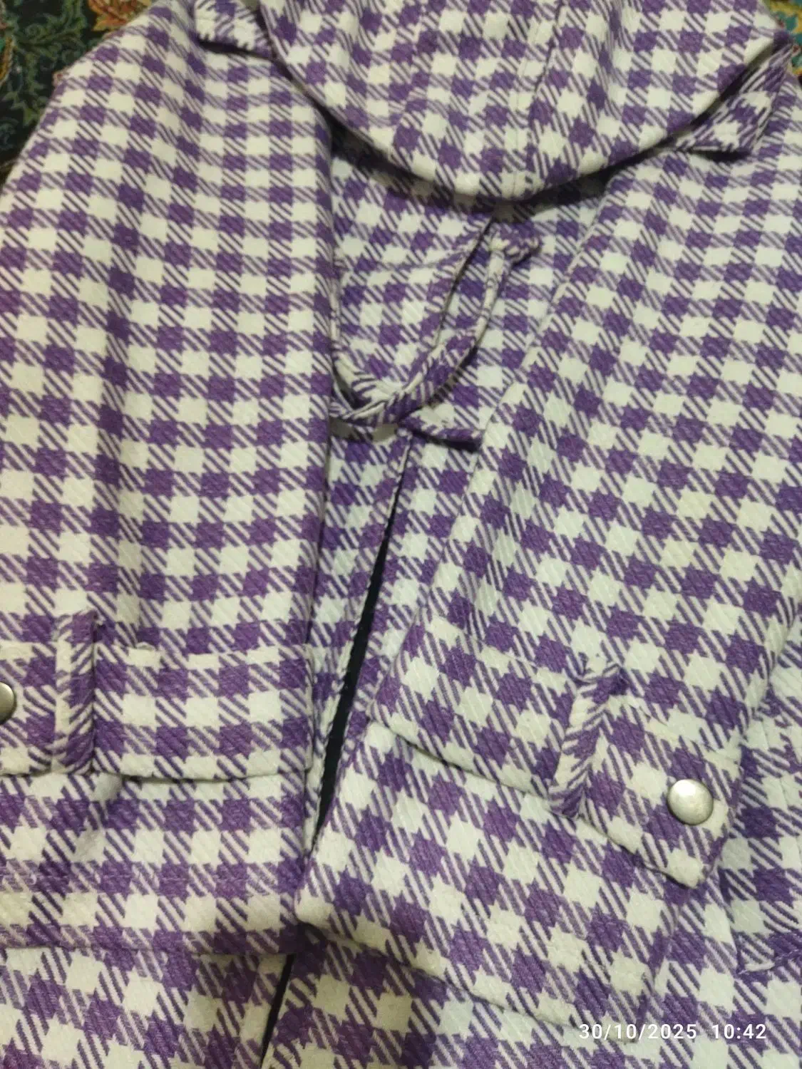 پالتو|لباس|خلخال, |دیوار