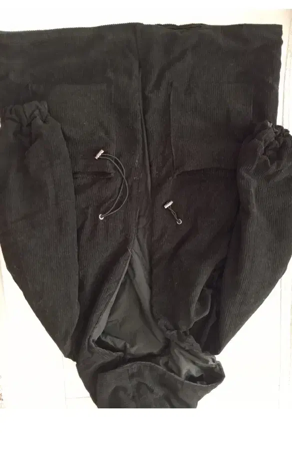 تعدادی لباس|لباس|محلات, |دیوار