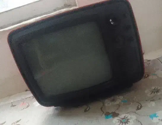 تلویزیون نوستالژیک قدیمی|کلکسیون اشیاء عتیقه|لنگرود, |دیوار