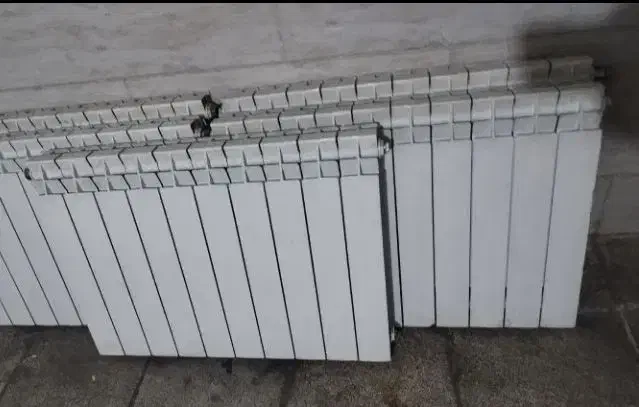 تعمیرات پکیج و رادیاتور های سوراخ|خدمات پیشه و مهارت|پرند, فاز ۵|دیوار