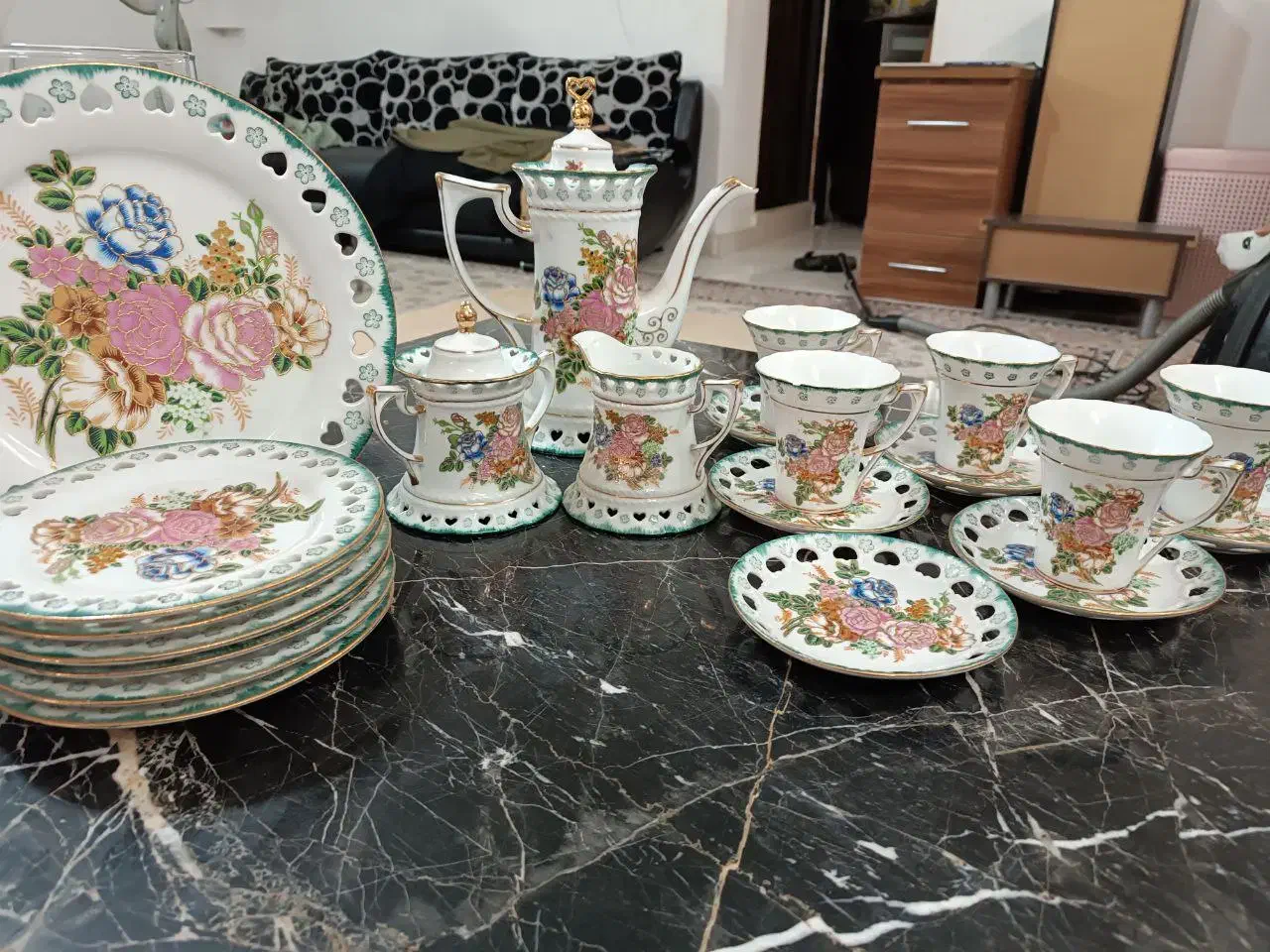 سرویس چایی خوری ایتالیایی و سرویس اکروپال فرانسوی|ظروف سرو و پذیرایی|مشهد, انصار|دیوار