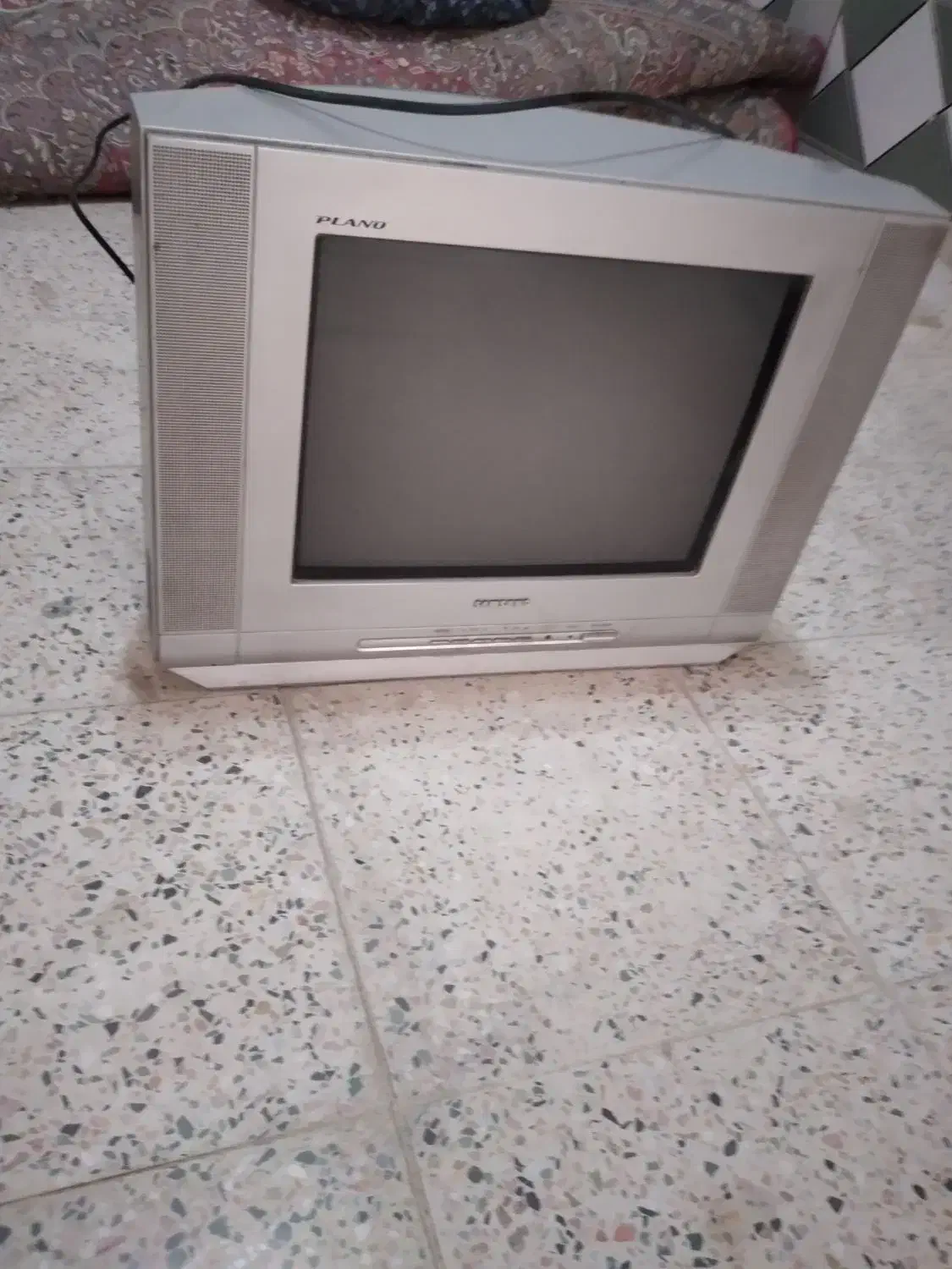 تلوزیون|تلویزیون و پروژکتور|نجف‌آباد, قلعه سفید|دیوار