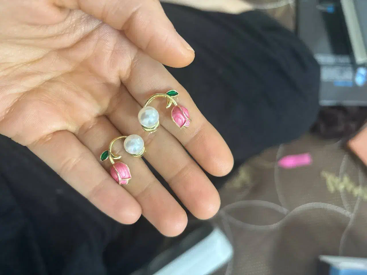 گوشواره|بدلیجات|اصفهان, شیخ طوسی|دیوار