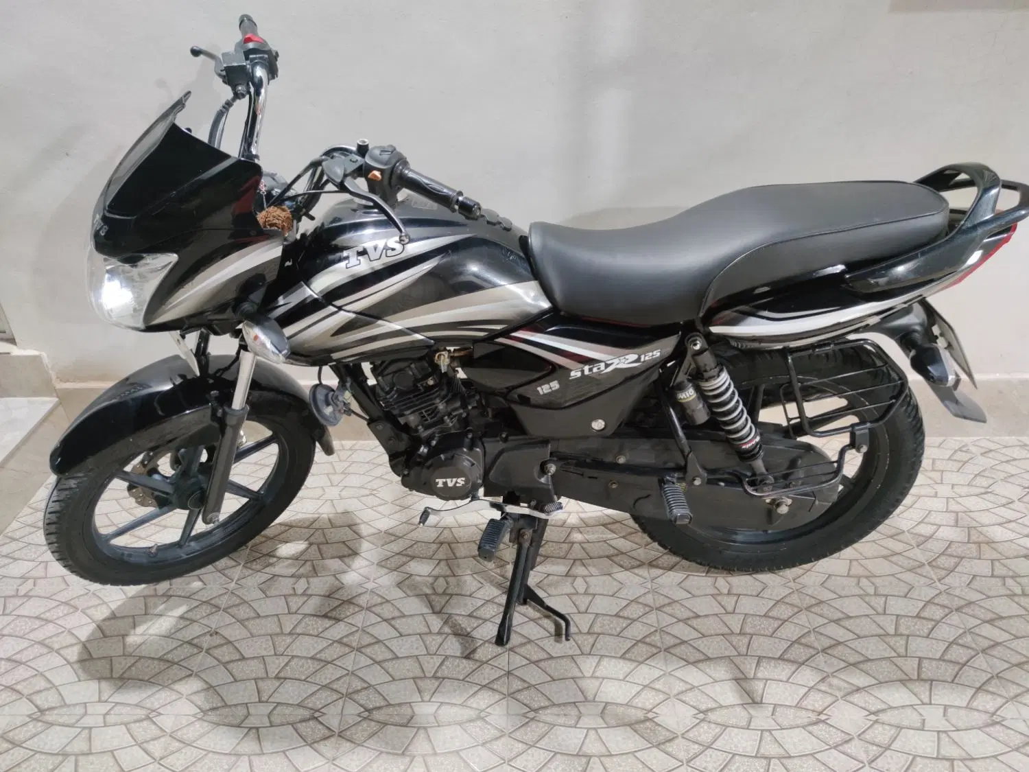 TVS|موتورسیکلت|بستک, |دیوار