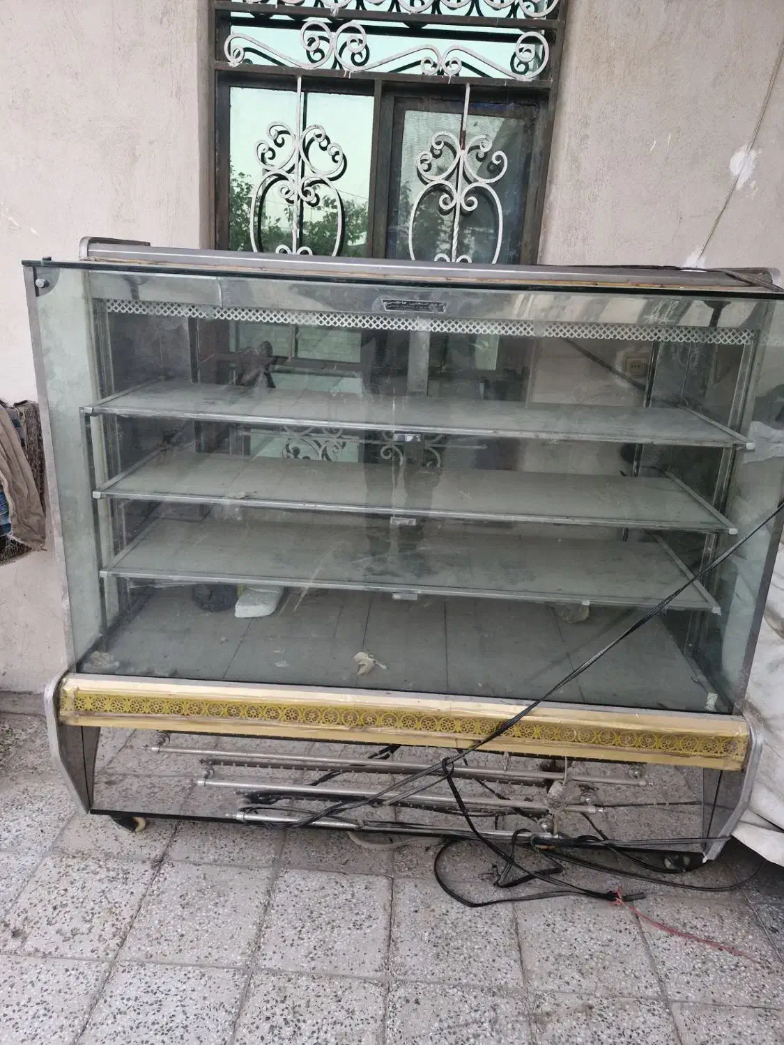 ویترین خشک قنادی|فروشگاه و مغازه|اراک, |دیوار