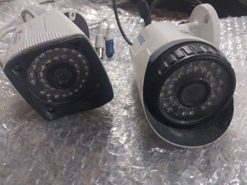 دوتا دوربین مداربسته|دوربین مداربسته|مشهد, هفت تیر (آب و برق)|دیوار