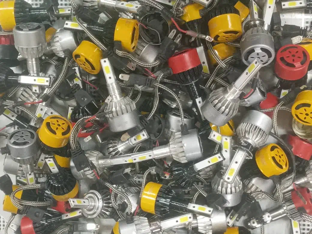 تعمیر انواع هدلایت و نعون کاری چراغ خودرو...|خدمات موتور و ماشین|کاشان, باهنر|دیوار