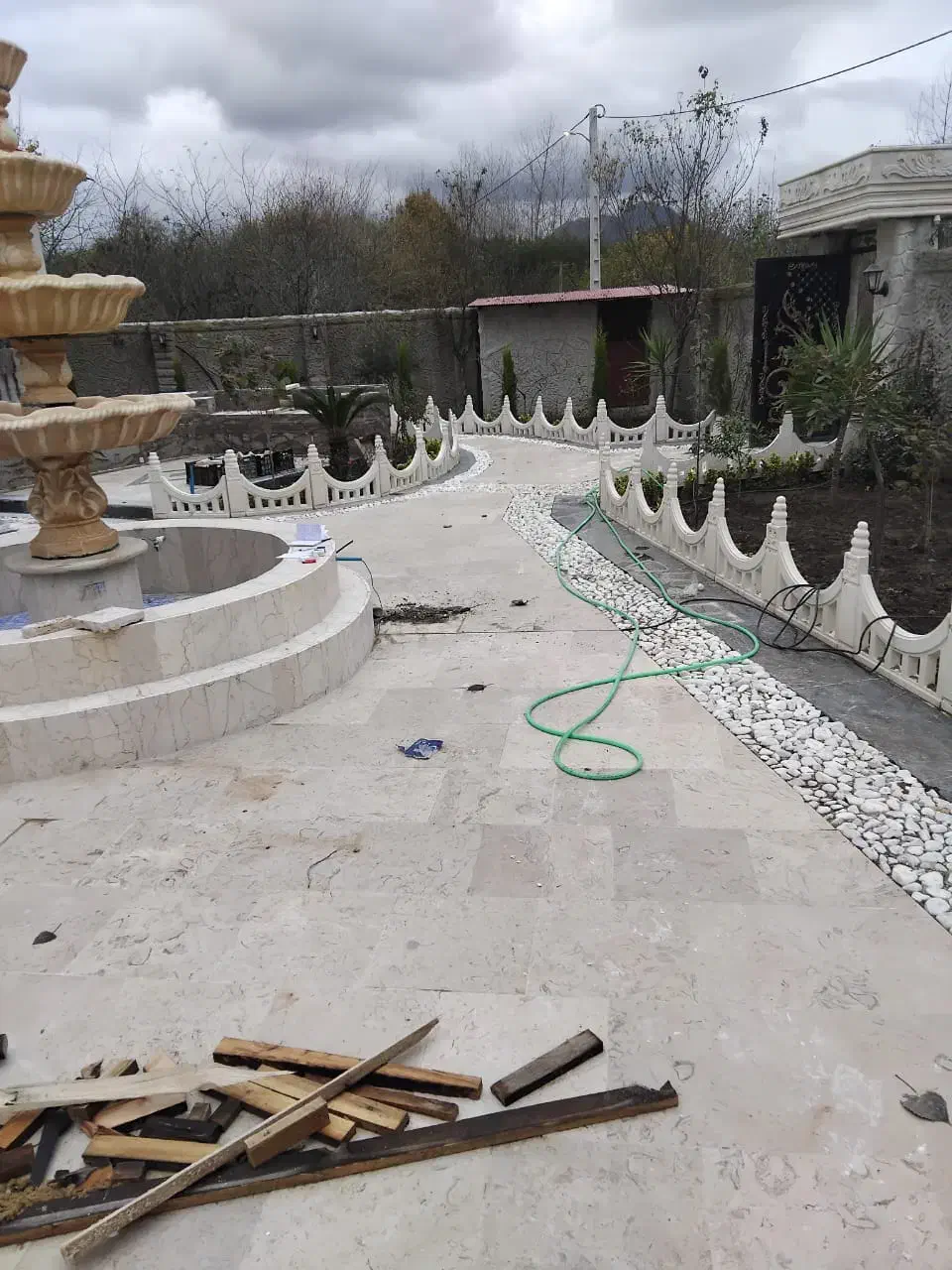 محوطه سازی دور ویلا|خدمات پیشه و مهارت|رشت, ولکس|دیوار