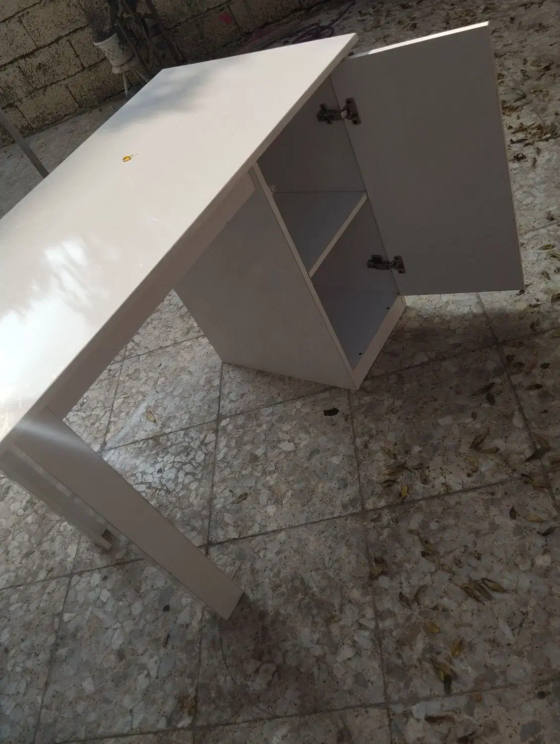 میز سفید کاملا سالم|میز تحریر و کامپیوتر|لاهیجان, لیالستان|دیوار