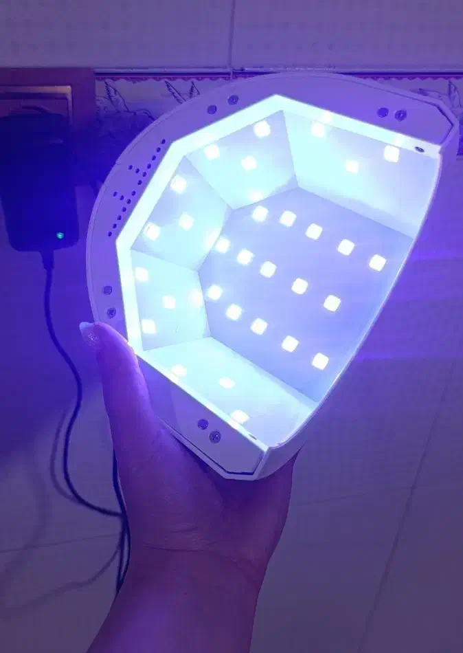 UV یووی سان|آرایشگاه و سالن‌های زیبایی|کنگاور, |دیوار