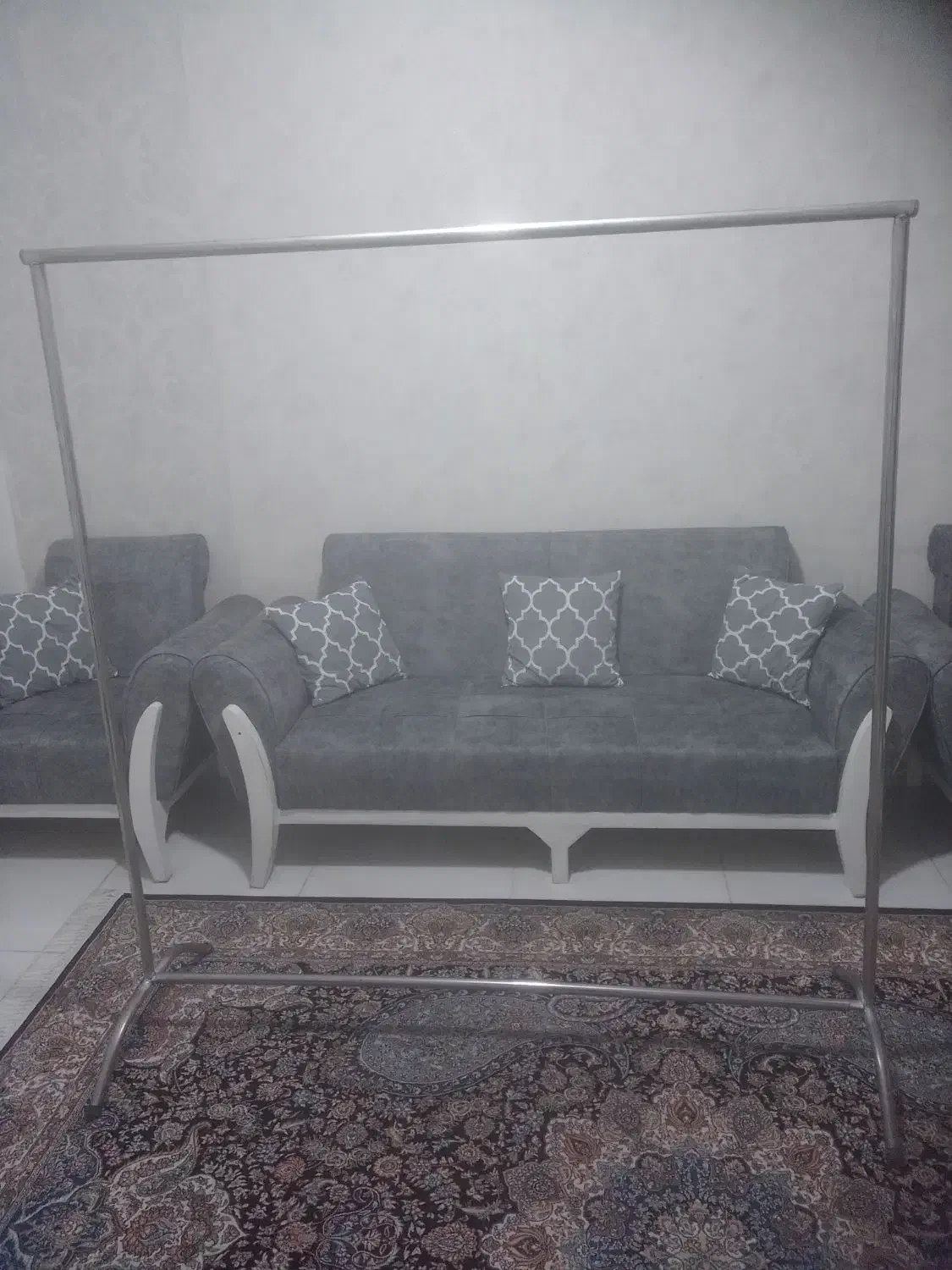 رگال لباس|بندرخت و رخت‌آویز|رشت, کوی فکوری|دیوار