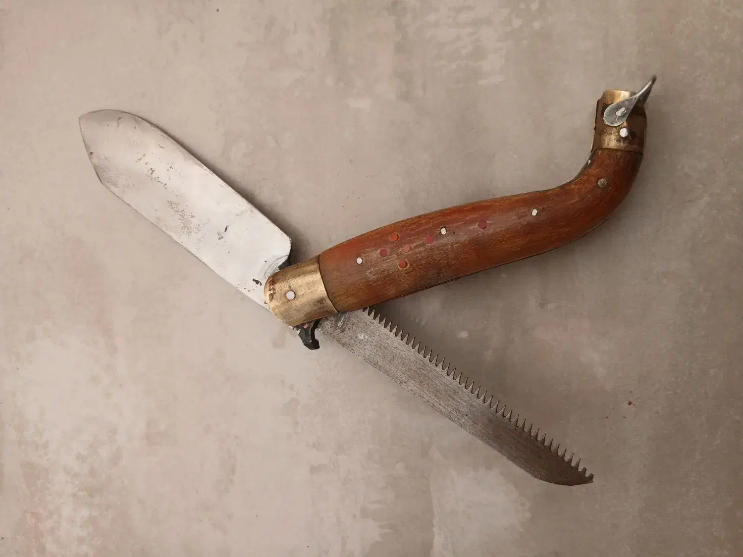چاقو|کلکسیون اشیاء عتیقه|خمینیشهر, |دیوار