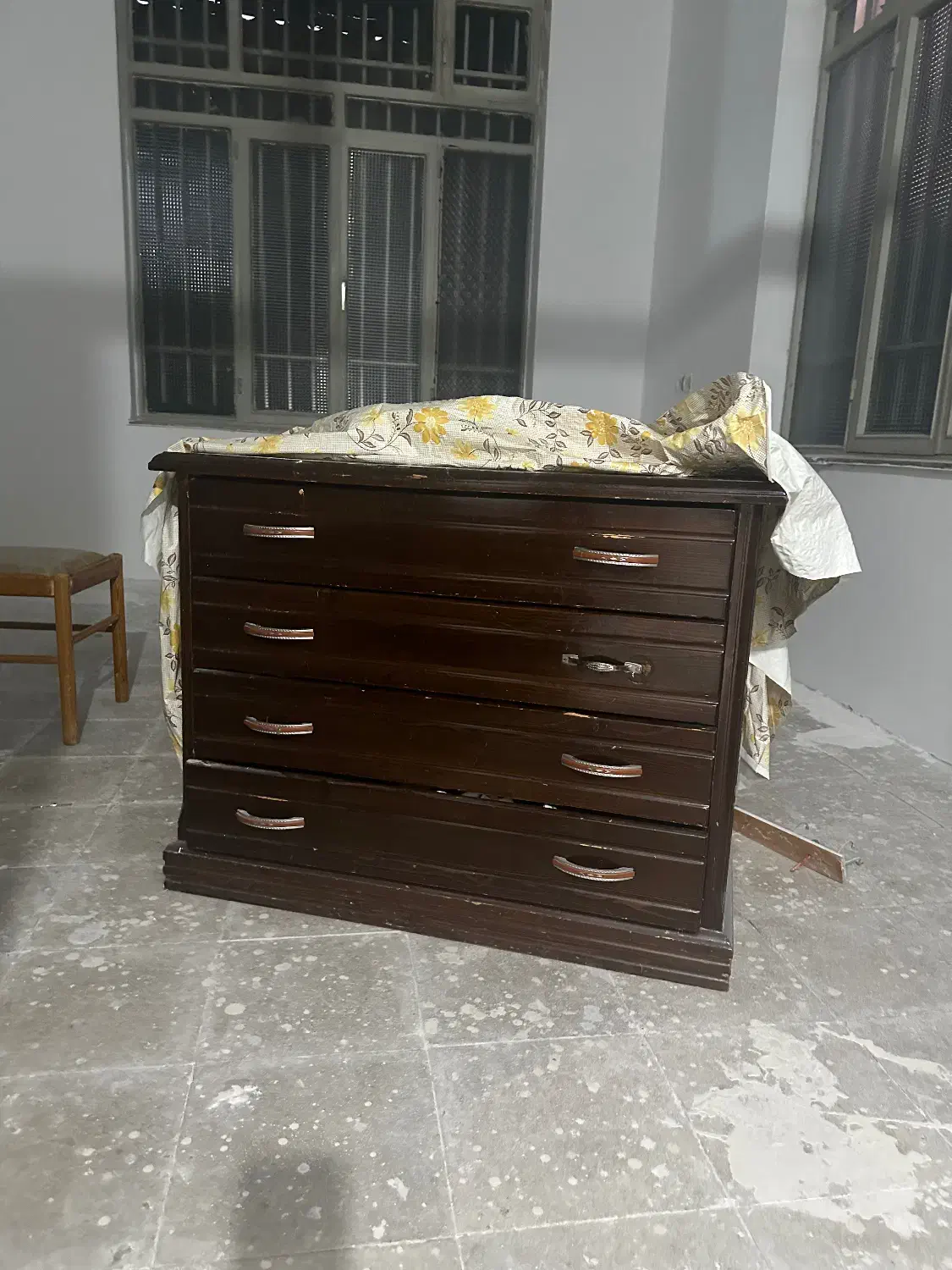 دراور ۴ کشو‌|جاکفشی، کمد، دراور|آزادشهر, |دیوار