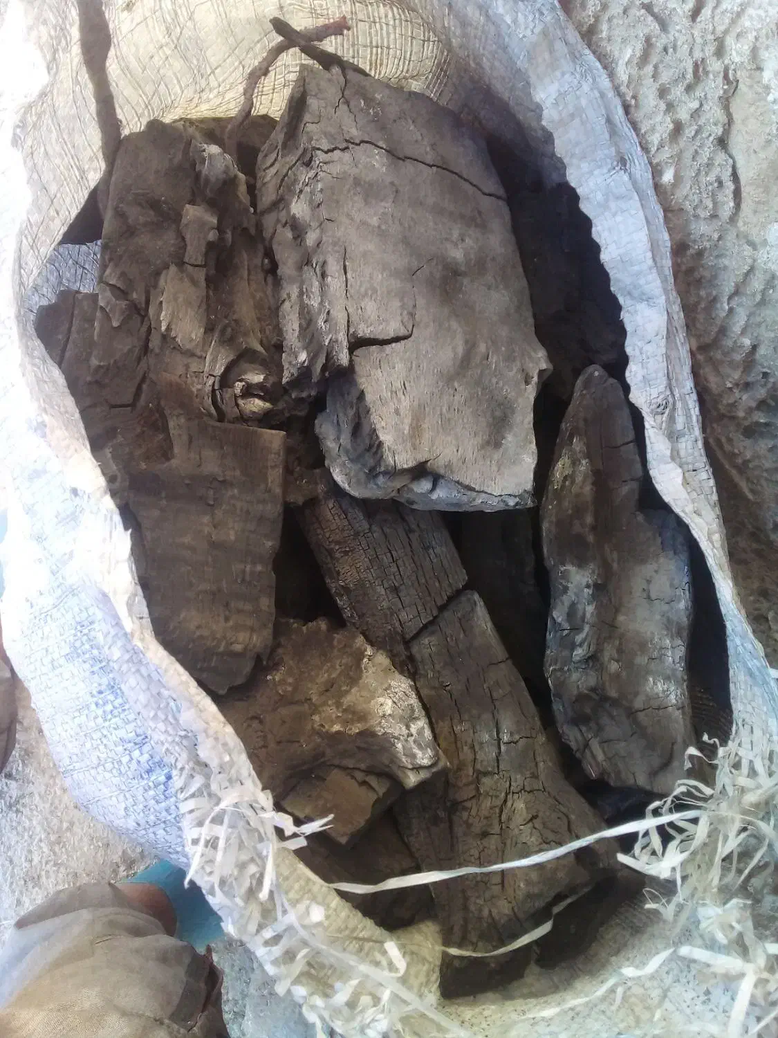 زغال|کوهنوردی و کمپینگ|قلعه ممبی, |دیوار