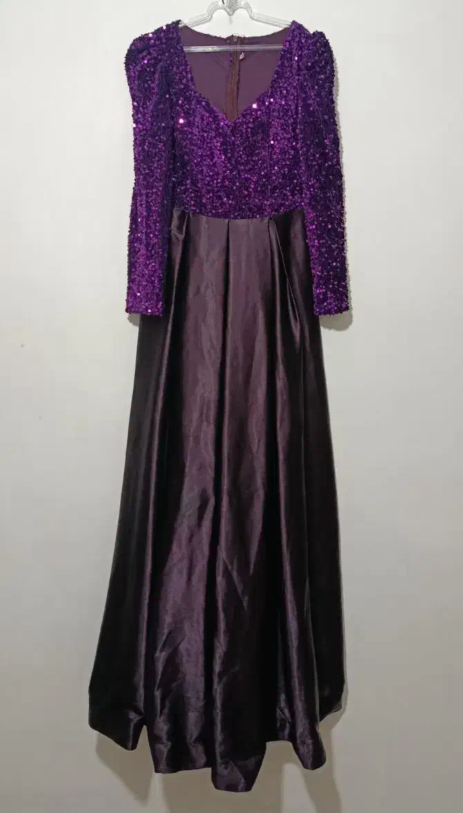 لباس مجلسی|لباس|صحنه, |دیوار