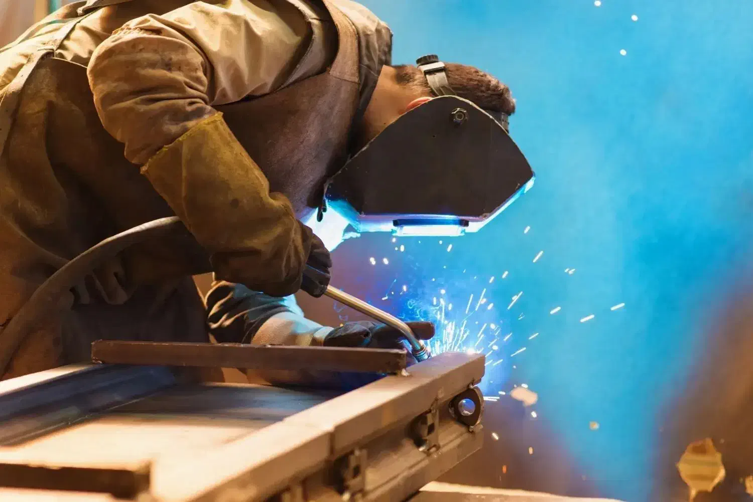 جوشکاری برق کشی ساختمان تخریب و بازسازی منزل|خدمات پیشه و مهارت|فیروزآباد (فارس), |دیوار