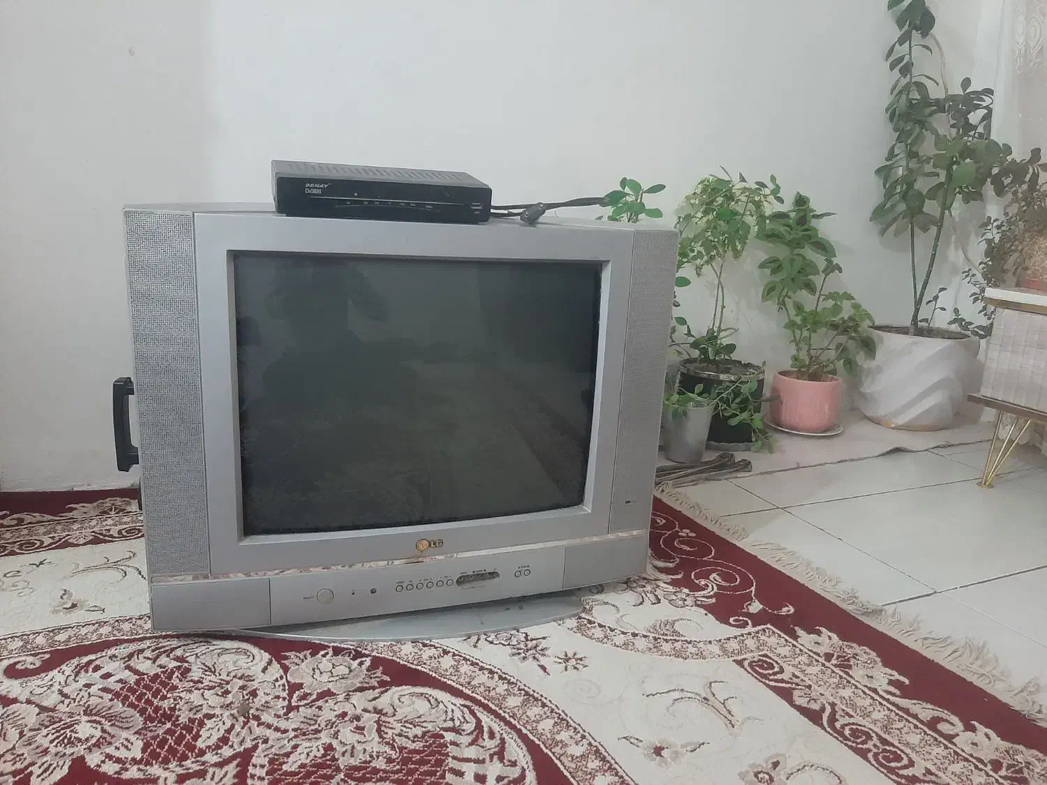 تلویزیون ۲۱ سامسونگ و یک دیجیتال دنای|تلویزیون و پروژکتور|ملکشاهی, |دیوار