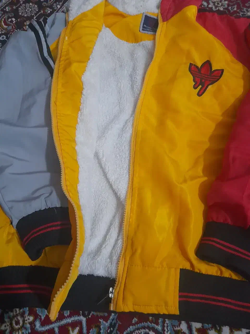 کاپشن|لباس|مشهد, ابوذر|دیوار