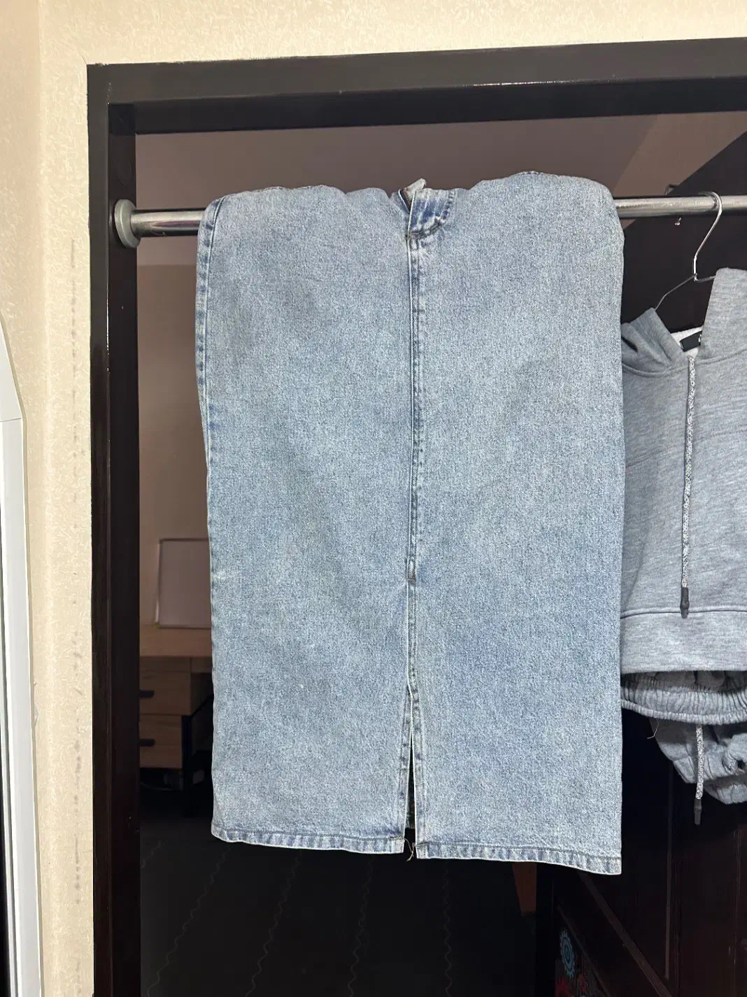 چند عدد لباس در حد نو|لباس|مرودشت, ثبت احوال|دیوار