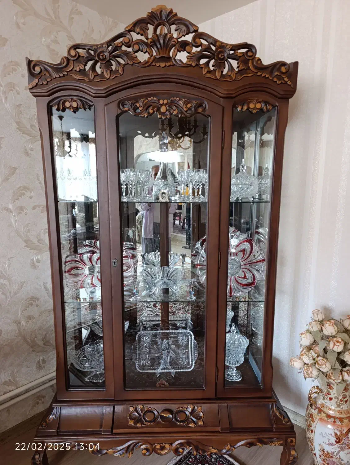 بوفه چوبی کنده کاری شده|بوفه، ویترین، کنسول|تبریز, |دیوار