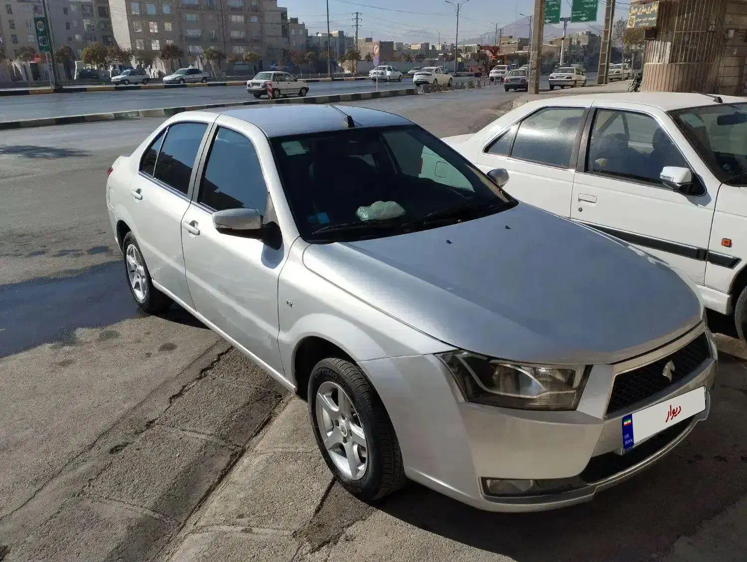 دنا مدل ۱۳۹۳، رنگ نقره‌ای، کارکرد ۱۴۸ هزارتا|خودرو سواری و وانت|اراک, |دیوار