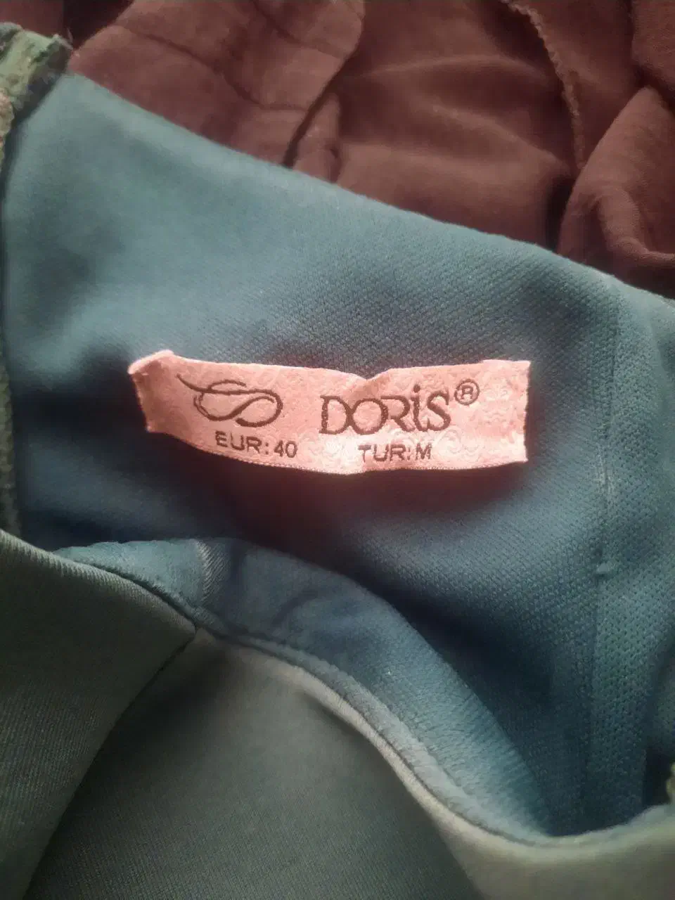 لباس مجلسی|لباس|اصفهان, باغ دریاچه|دیوار