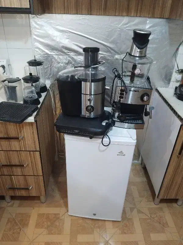 آبمیوه گیری ۴کاره مارک بوش بهمرا وسایل|آبمیوهگیر و آبمرکباتگیر|کرج, گلستان|دیوار