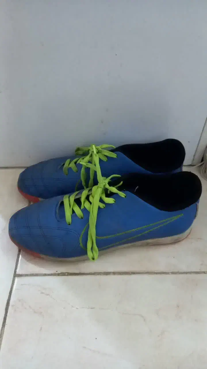 کفش فوتبال سالونی سایز ۴۲|تجهیزات ورزشی|رشت, گیل|دیوار