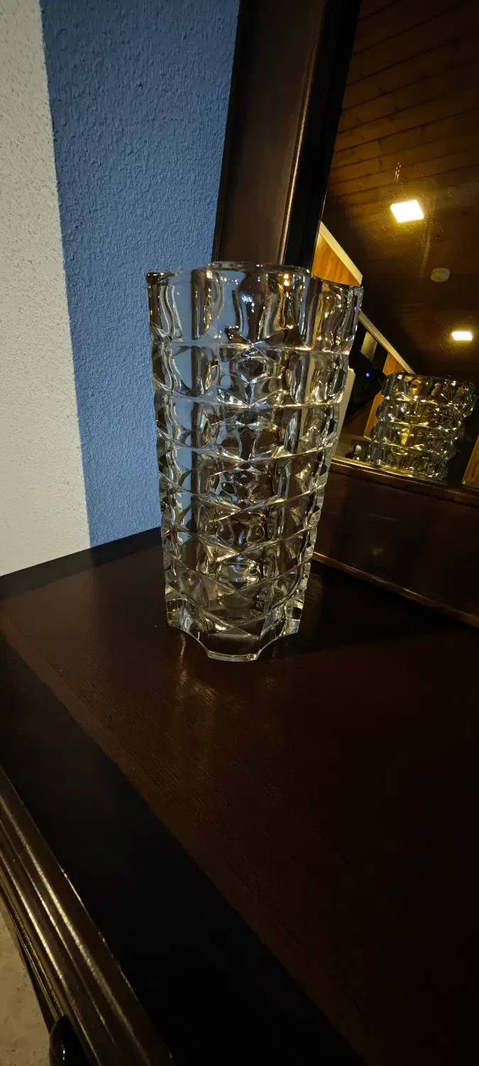 گلدان شیشه ای خارجی|مجسمه، تندیس، ماکت|فریدون‌کنار, |دیوار