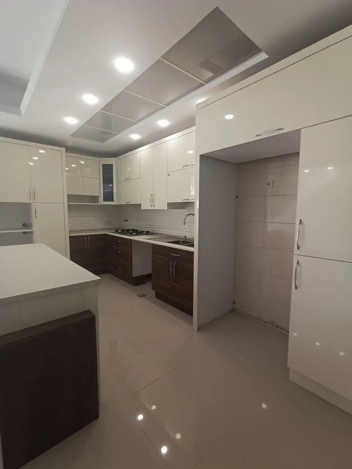 155متر3خواب/ویودریاچه/برج برند ایزدیار/طبقات بالا