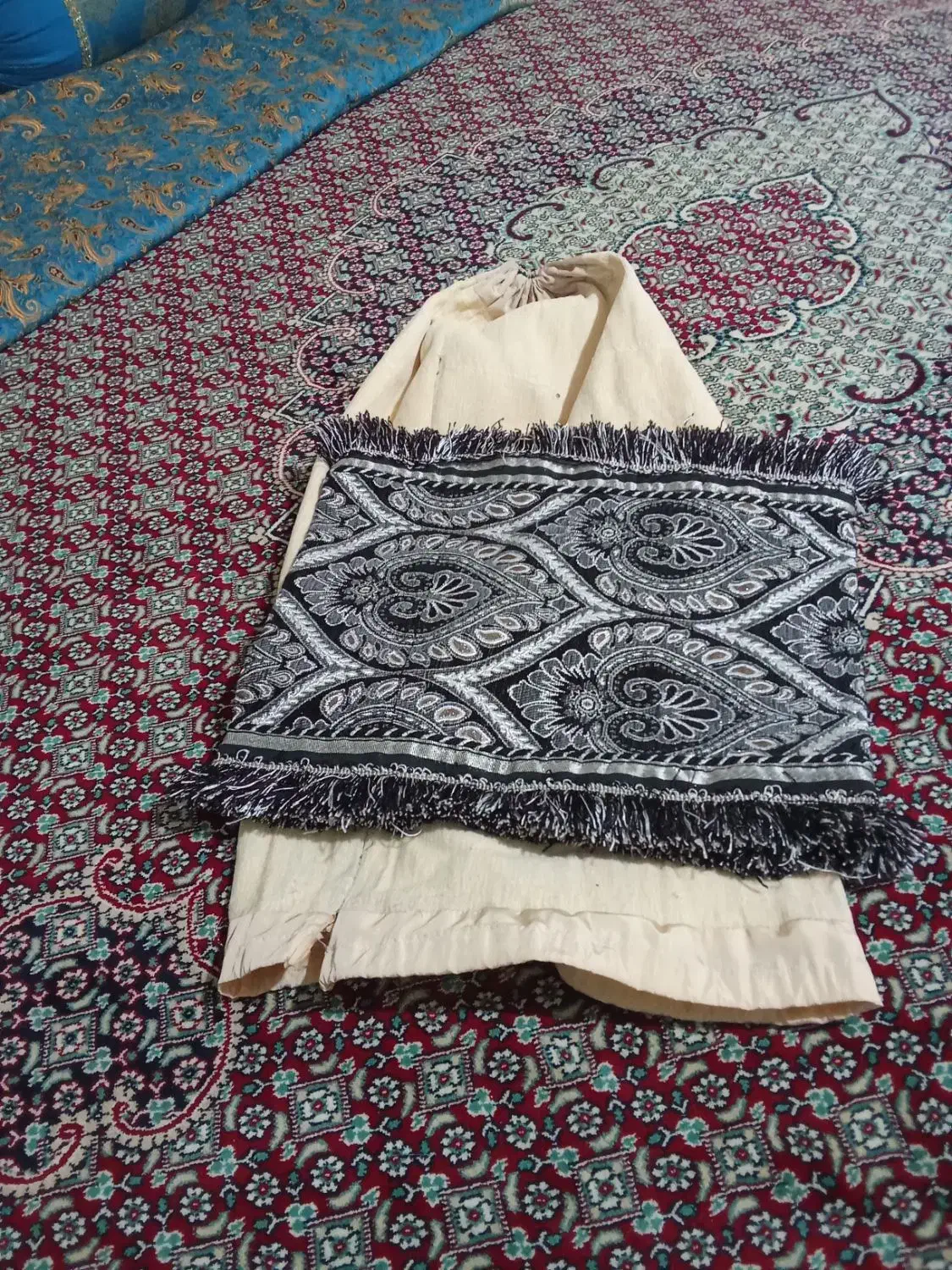 فروش رو بالشتی|رختخواب، بالش، پتو|یاسوج, |دیوار