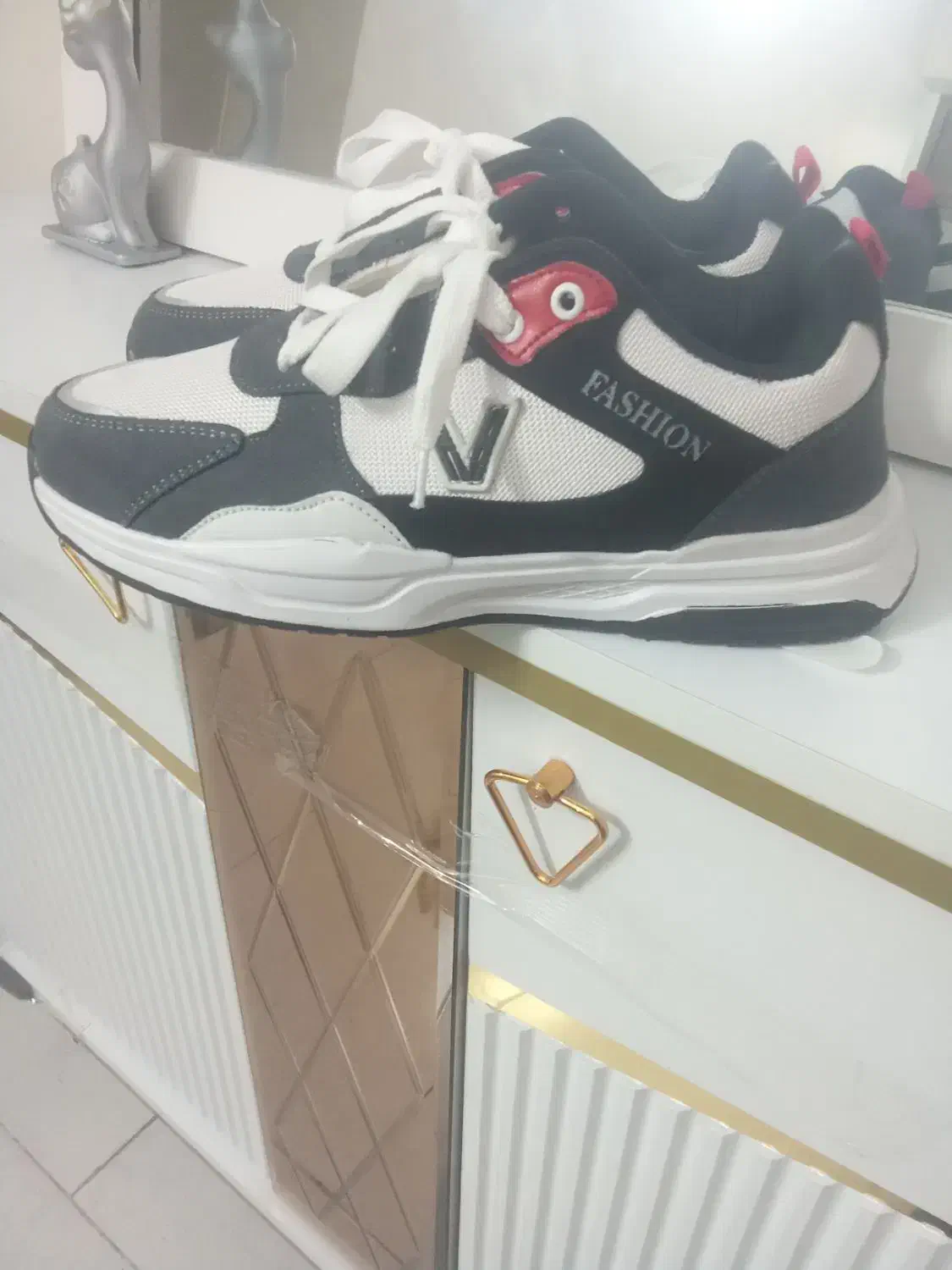 کتونی نو|کیف، کفش، کمربند|پردیس, فاز ۵|دیوار