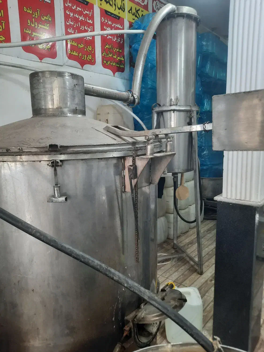 دستگاه تقطیر ۱۱۰۰ لیتری با کندانسور خنک کننده|ماشینآلات صنعتی|سبزوار, قصبه اب یمین|دیوار