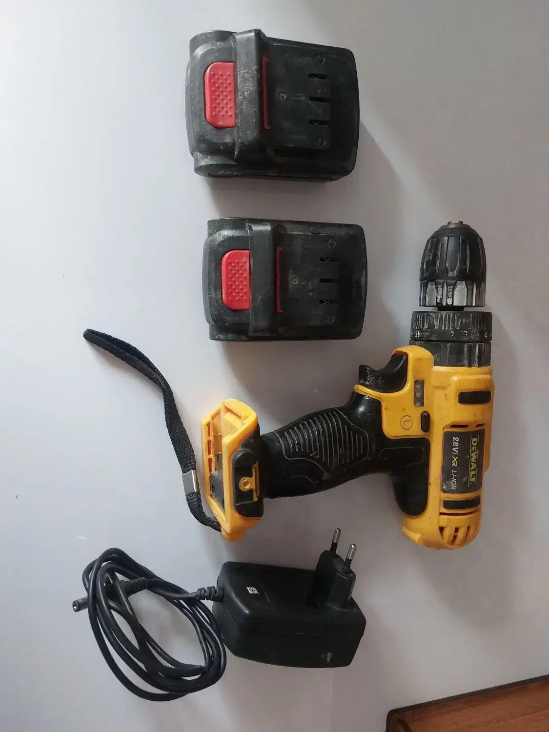 دریل شارژی دوالت|ابزارآلات|میانه, |دیوار