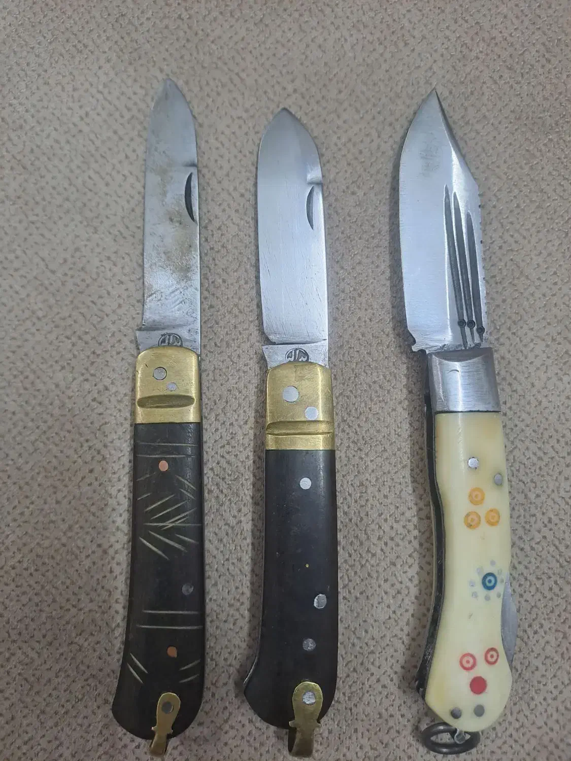 تسبیح چاقو ساعت|کلکسیون اشیاء عتیقه|اندیشه, اندیشه فاز ۱|دیوار