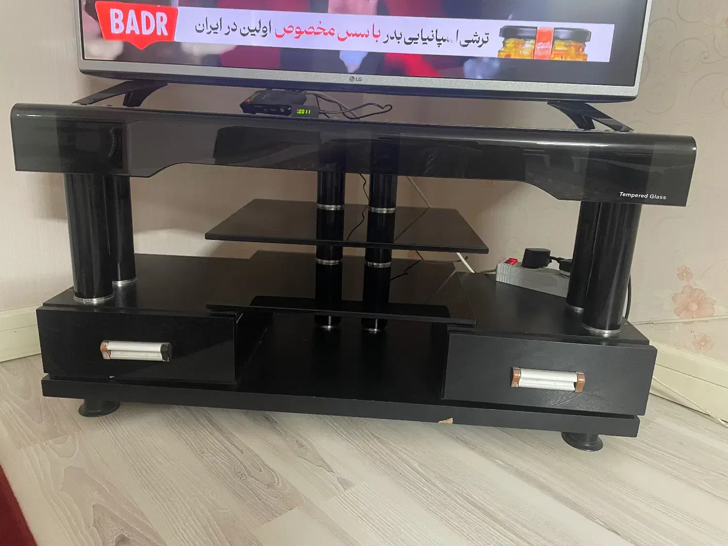 میز تلویزیونی و کمد بچه|میز تلویزیون|گنبد کاووس, |دیوار