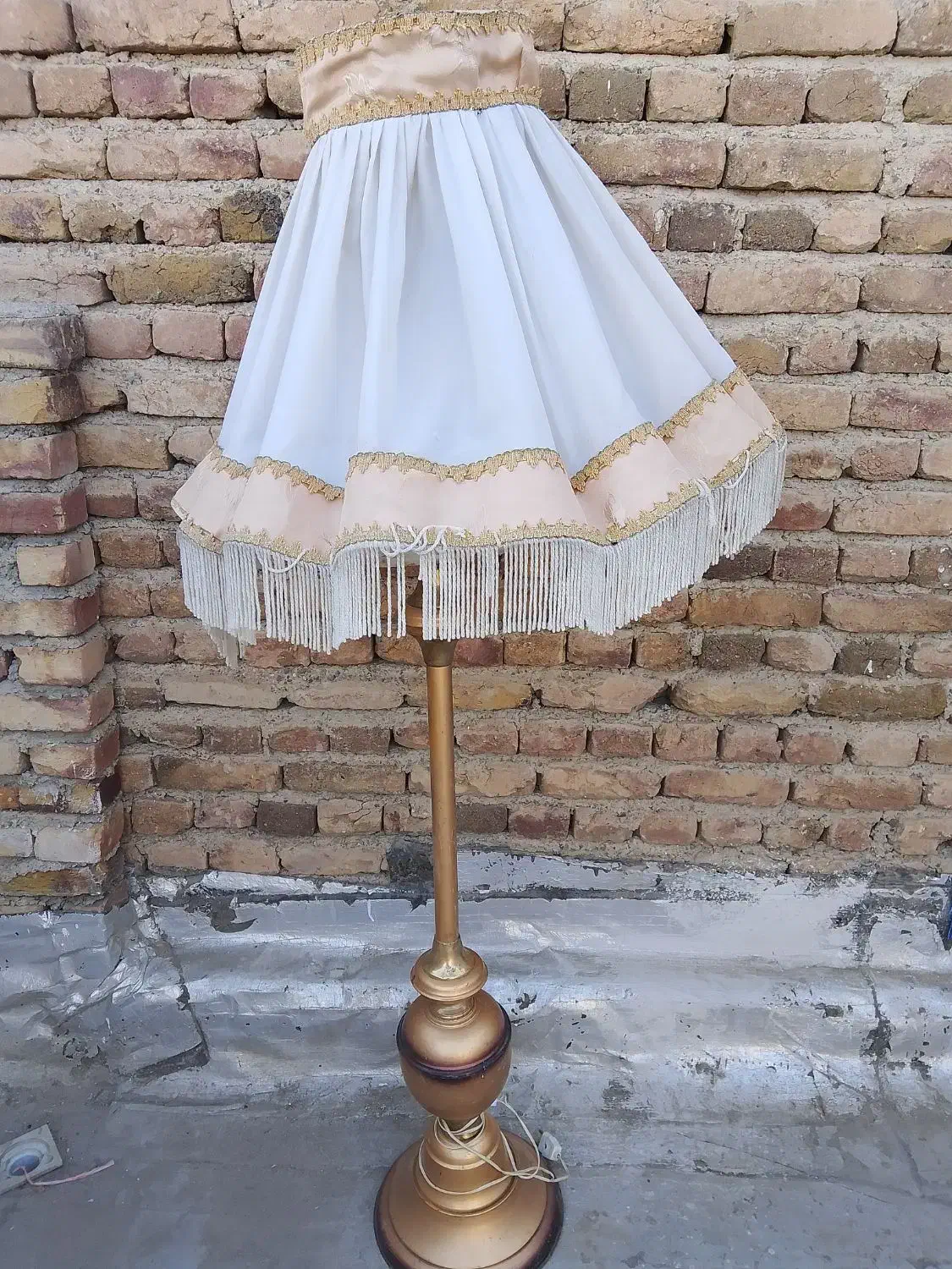 آباژور کلاسیک و گلدان|چراغ خواب و آباژور|ارومیه, |دیوار